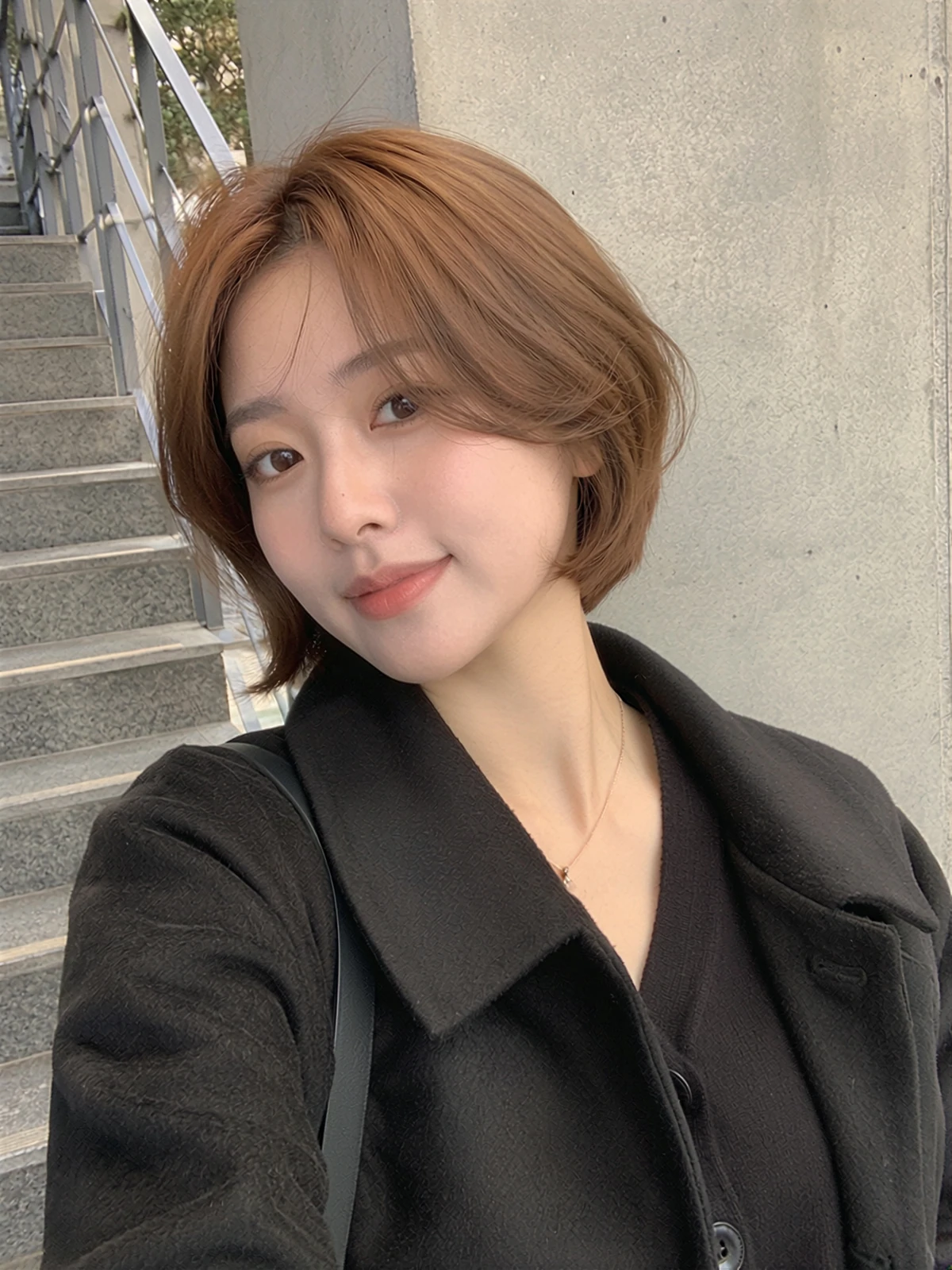 웜 컬러 레이어드 보브
